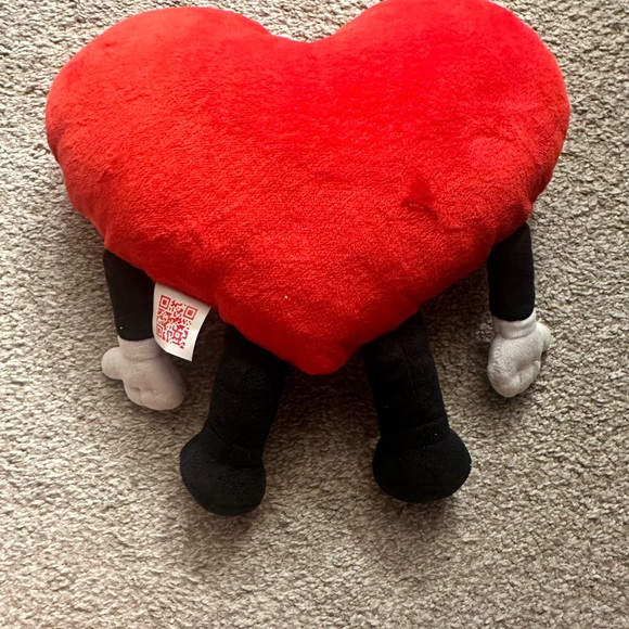 Bad bunny heart plush - Picture 2 of 2